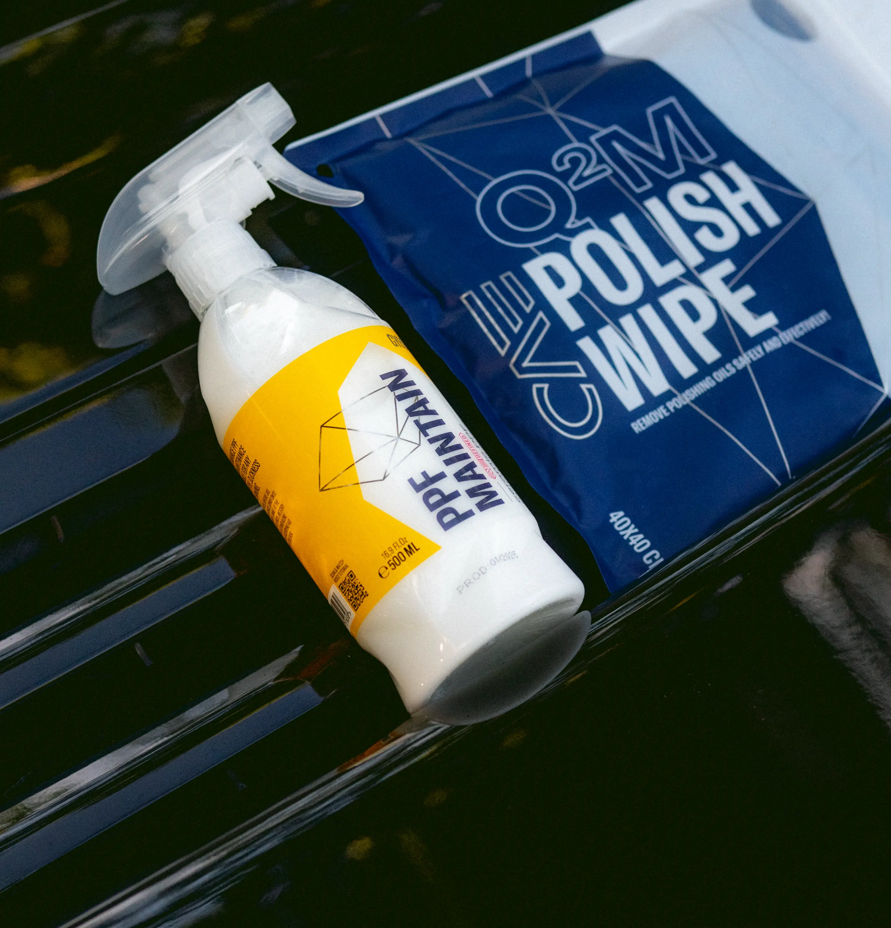 Q²M PPF Maintain 與 Polish Wipe 放於黑色車身上