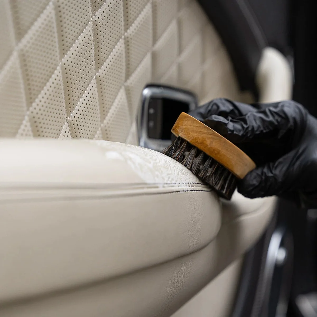 Q²M LEATHER BRUSH 使用教學